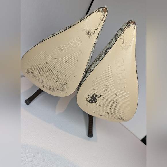 Guess‎ Women's Heels Loren 2 Cream G Logo Fabric Pointed Toe Size 5.5M - Picture 9 of 14